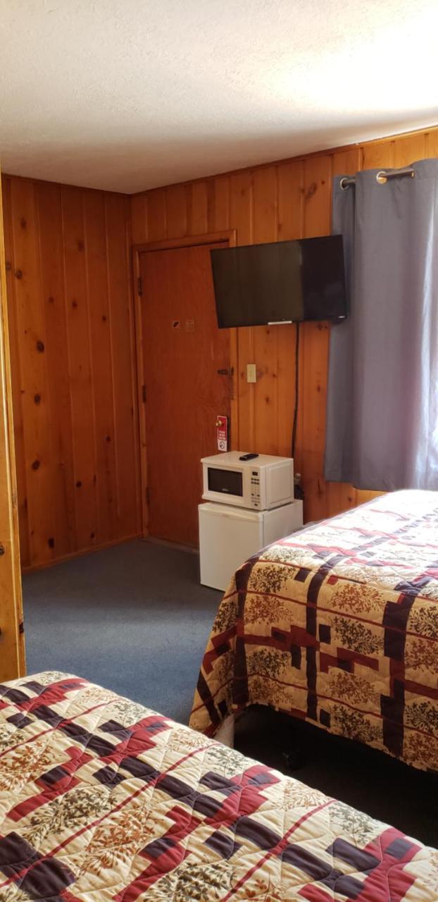 Caribou Lodge And Motel Soda Springs Экстерьер фото