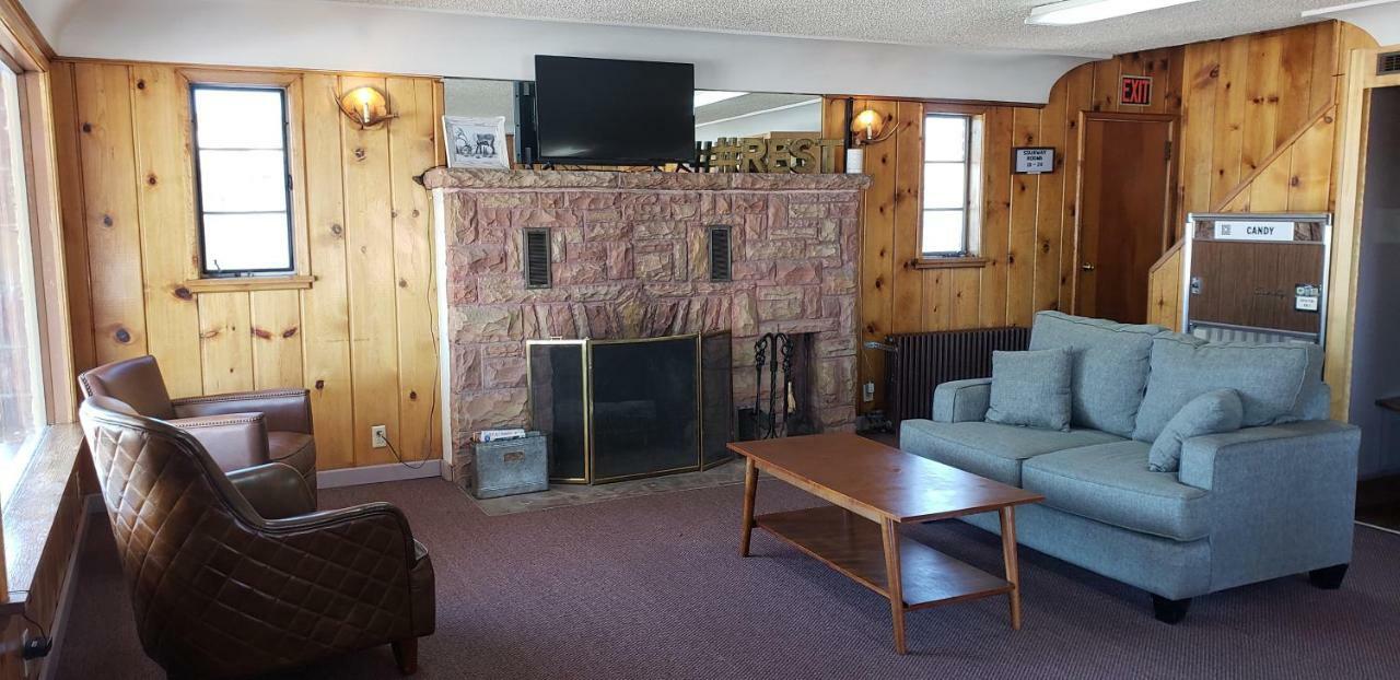 Caribou Lodge And Motel Soda Springs Экстерьер фото